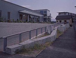 steinmauer beim pensionistenheim in wilhelmsburg