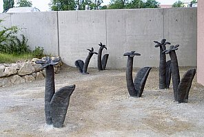 installation im im skulpturengarten des NÖ landesmuseums