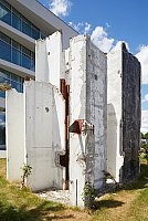 de-demolition (naked building)